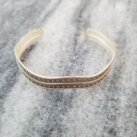 Vintage Silver Tone Wavy Cuff Bracelet, Textured Design, Estate - Picture 1 of 4